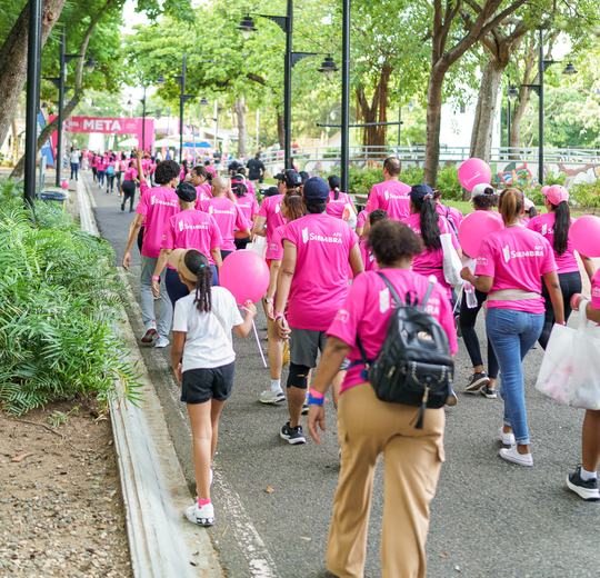 Participantes de la Caminata Rosa 2024